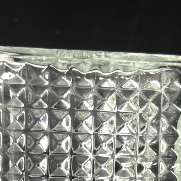 Luminarc‎ Clear Diamond Pattern Crystal Decanter and Square Stopper - 8.75" Tall - Picture 10 of 10